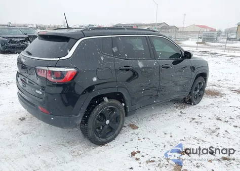 2020 Jeep Compass Latitude 4X4 z USA, uszkodzony, nr VIN 3C4NJDBB6LT143146